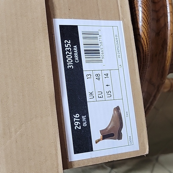 NWT- Dr. Martens ‘2976 Carrera Chelsea’ Boot in Olive